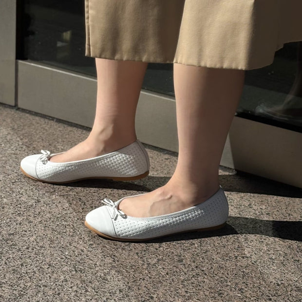 Pauline -Waterproof Mesh embossed White ウォータープルーフメッシュ ホワイト kurun クルン kuruntokyo 入学式 卒業式 クルントウキョウ 疲れない 痛くない madeinjapan 日本製 本革 バレエシューズ フラットシューズ パンプス kurunTOKYO mdmバレエシューズwaterproof レインシューズ 小さいサイズ 大きいサイズ 26cm 21.5cm 26cm 25.5cm 25cm 22cm